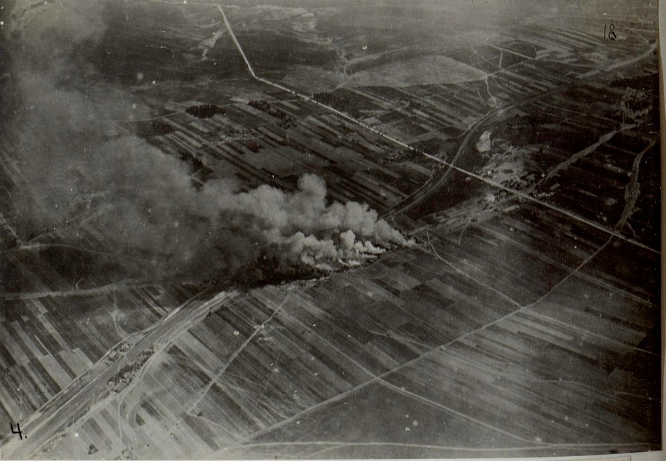 Feuerleitung aus dem Ballon in Brand geschossenes Ziel (BildID 15658286)