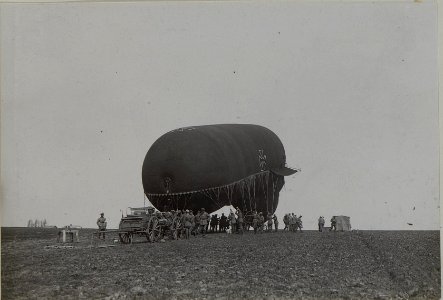 Fesselballon, Befestigung an die Seilwinde (BildID 15442167)