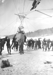 Festhalten des Korbes nach einem Windstoss - CH-BAR - 3238379