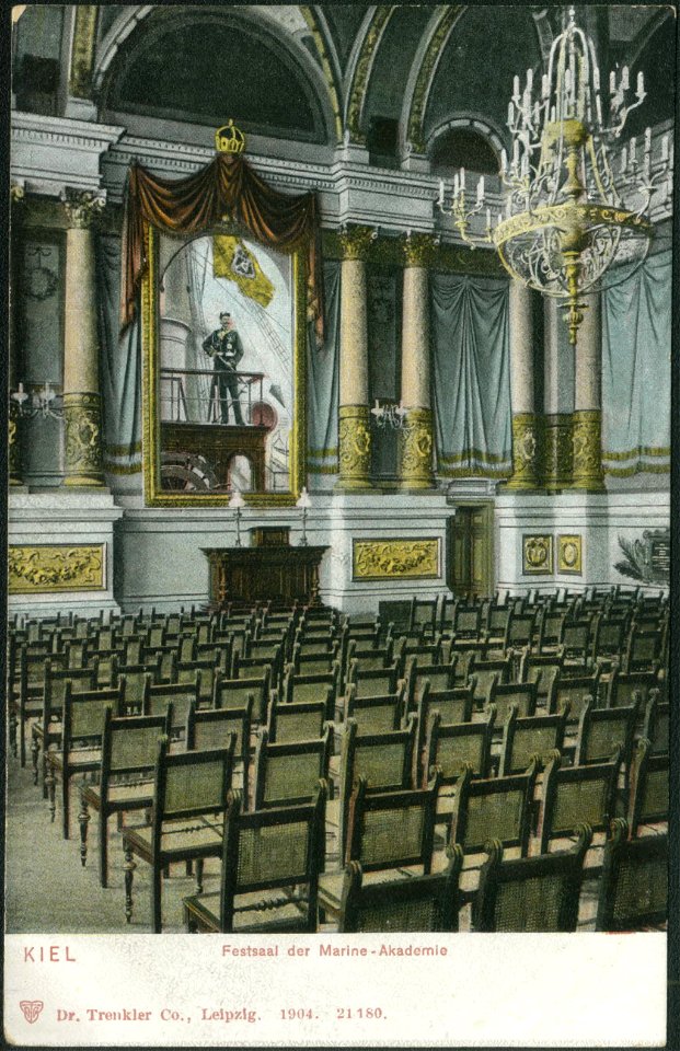 Festsaal der Marineakademie mit dem Bildnis Kaiser Wilhelms II. (Kiel 27.816)