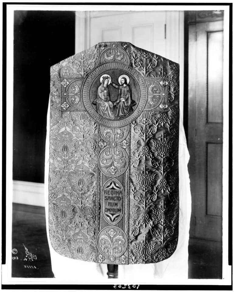 Fiddleback chasuble LCCN91732304