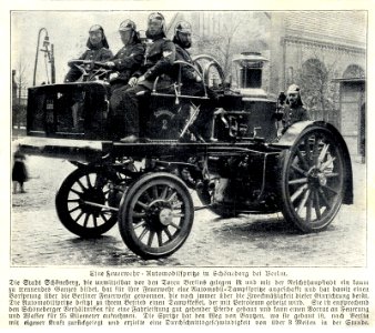 Feuerwehr-Automobilspritze in Schöneberg bei Berlin, 1906 photo