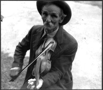Fiddlin' Bill Hensley, mountain fiddler, Asheville, North Carolina (LOC)