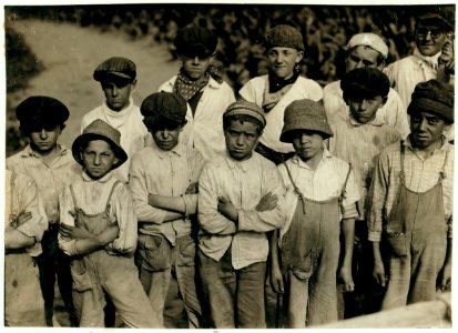 Field-workers, Goodrich Tobacco Farm, near Gildersleeve, Conn. See Report, L.W. Hine. LOC cph.3b32038