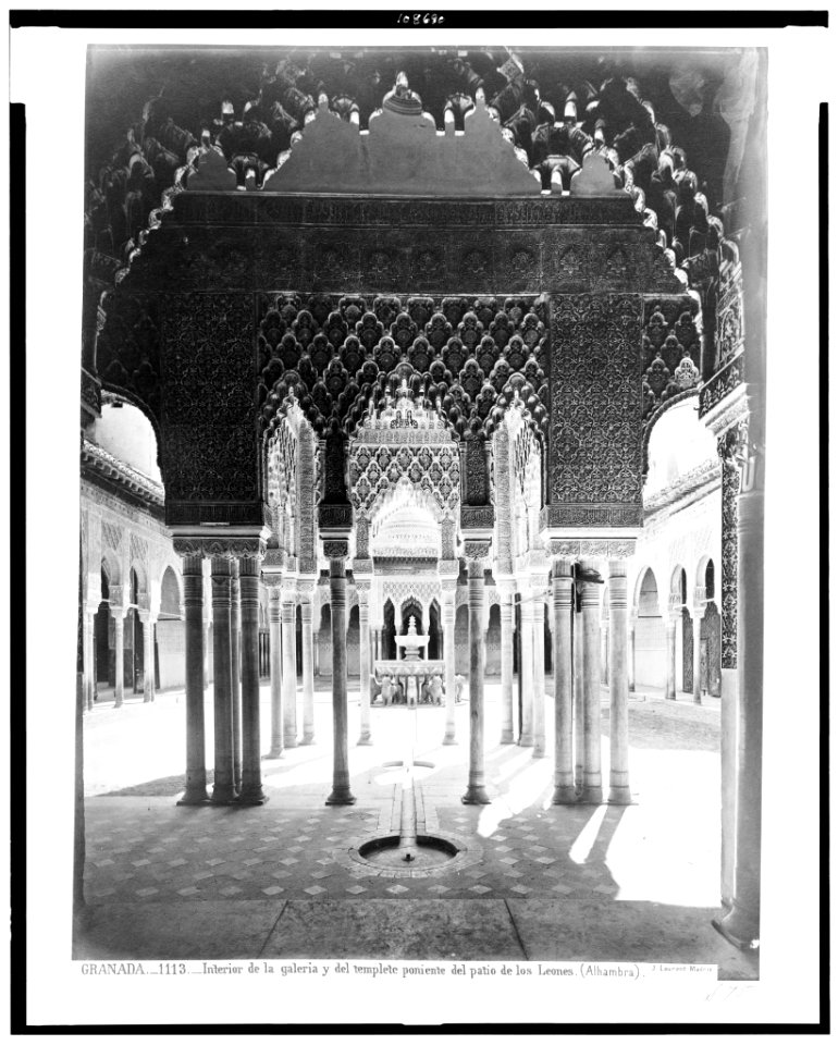 Granada. Interior de la galeria y del templete poniente del Patio de los Leones (Alhambra) - -J. Laurent. LCCN94512102