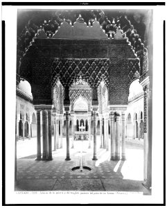 Granada. Interior de la galeria y del templete poniente del Patio de los Leones (Alhambra) - -J. Laurent. LCCN94512102