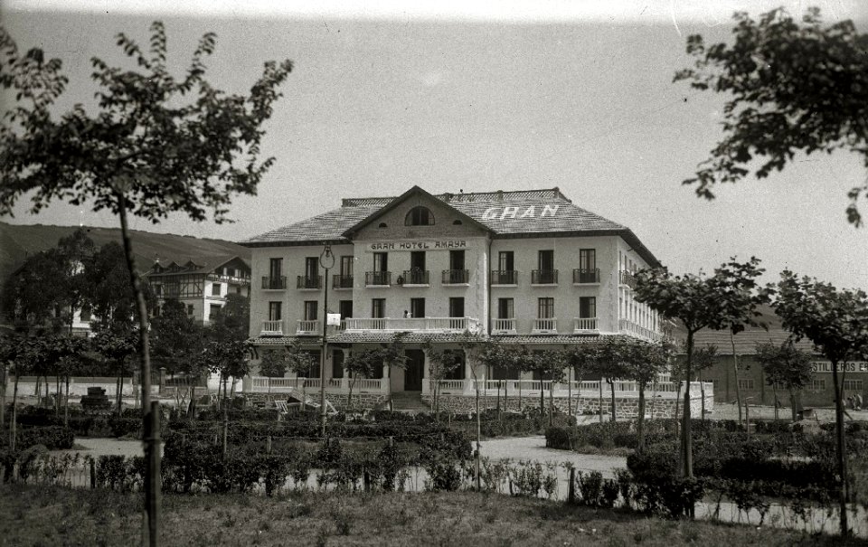 Gran Hotel Amaya en la localidad de Zumaia (1 de 3) - Fondo Car-Kutxa Fototeka