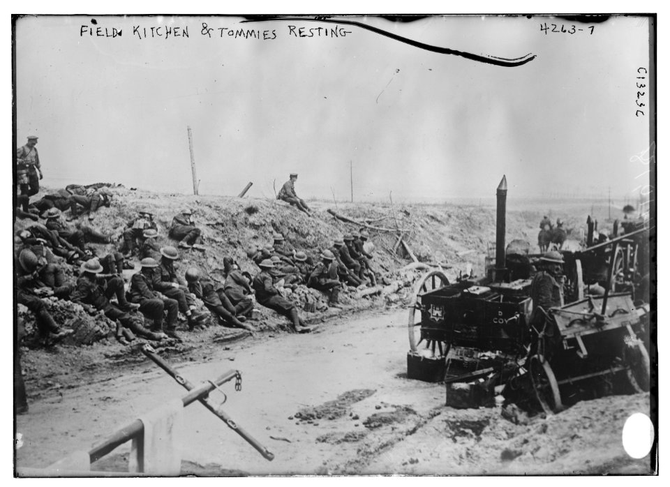 Field kitchen & Tommies resting LCCN2014705030