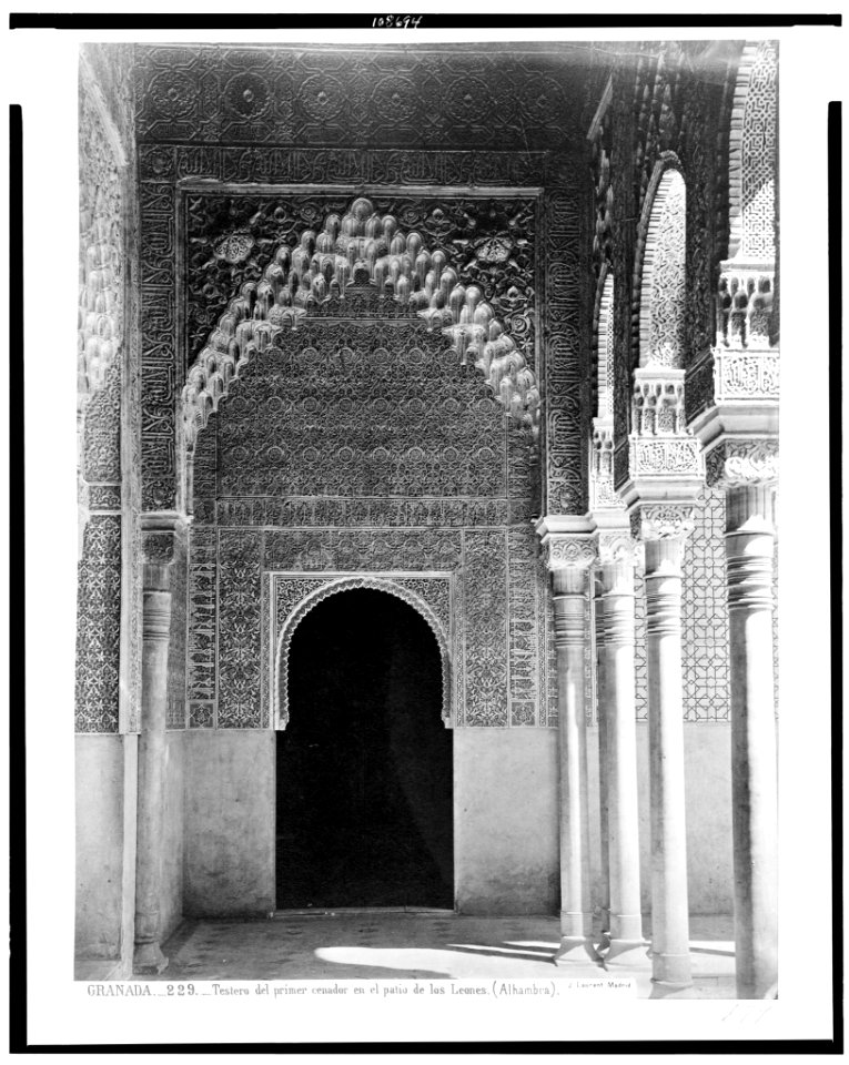 Granada. Testero del primer cenador en el Patio de los Leones (Alhambra) - J. Laurent. Madrid. LCCN94512110