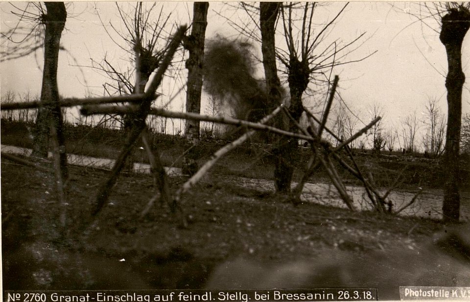 Granat-Einschlag auf feindl.Stellg. bei Bressanin 26.3.18. (BildID 15616955)