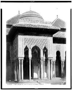 Granada. Templete de levante del Patio de los Leones (Alhambra) - J. Laurent. Madrid. LCCN94512097
