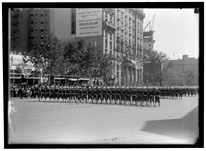 GRAND ARMY OF THE REPUBLIC. PARADE AT 1915 ENCAMPMENT. VIEWS OF PARADE LCCN2016866543