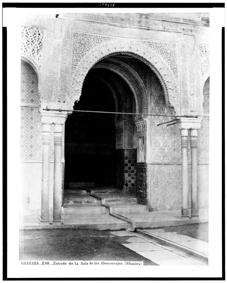 Granada. Entrada de la Sala de los Abencerrajes (Alhambra) LCCN94512072