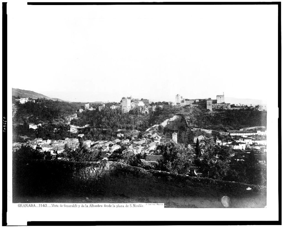 Granada. Vista de Generalife y de la Alhambra desde la plaza de S. Nicolás - J. Laurent. Madrid. LCCN94511988