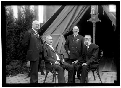 GRAND ARMY OF THE REPUBLIC. PARADE AT 1915 ENCAMPMENT. 2ND FROM LEFT, GAYLORD M. SALTZHABER, OF VAN WERT, OHIO; LATER (1923) COMMANDER-IN-CHIEF LCCN2016866746