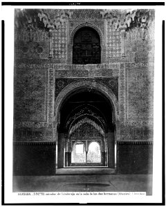 Granada. El mirador de Lindaraja en la Sala de las Dos Hermanas (Alhambra) - J. Laurent. Madrid. LCCN94512087