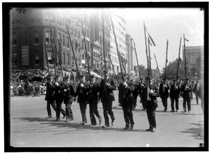 GRAND ARMY OF THE REPUBLIC. PARADE AT 1915 ENCAMPMENT. VIEWS OF PARADE LCCN2016866544 photo