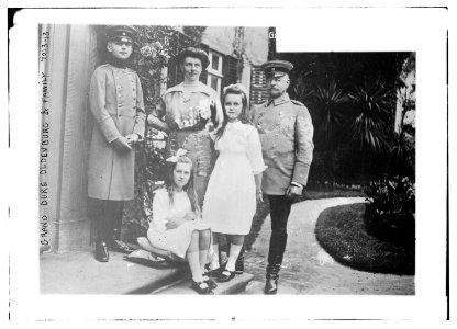 Grand Duke Oldenburg & family LCCN2014702927