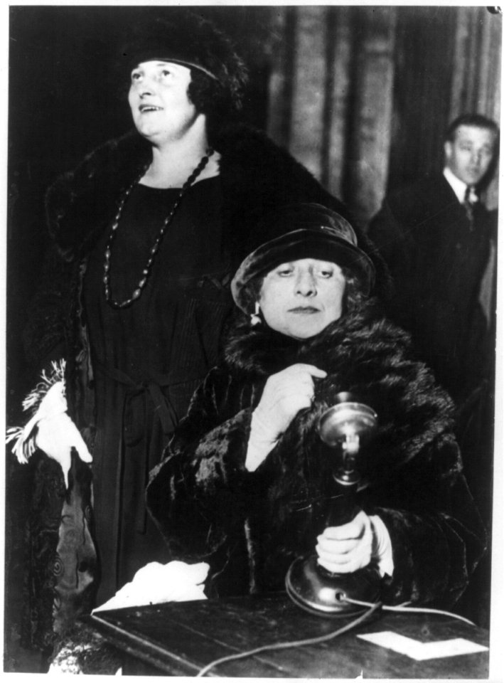 Grand opera by radio inaugurated as regular program of Chicago company. Mary Garden ... listening as Miss Edith Mason, ... sings into the radio transmitter for the first regular radio LCCN2003669869