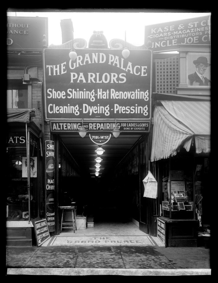 Grand Palace, shoe shining parlor, (719 1-2 14th St., Washington, D.C.) LCCN2016823979