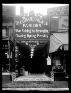 Grand Palace, shoe shining parlor, (719 1-2 14th St., Washington, D.C.) LCCN2016823979