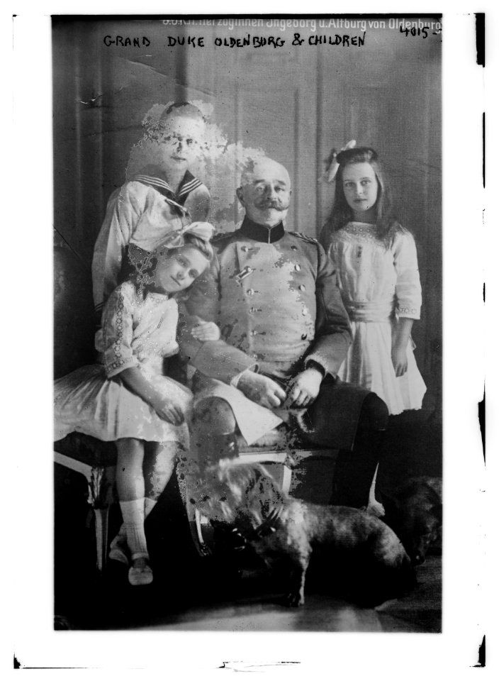Grand Duke Oldenburg & children LCCN2014702948
