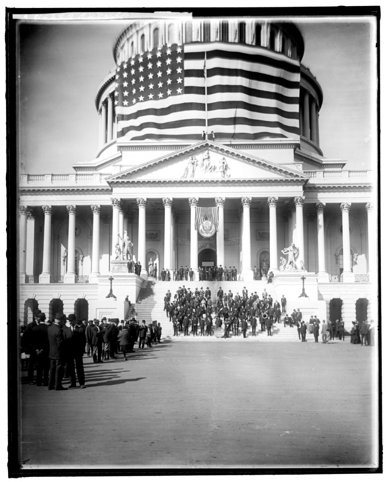 G.A.R. PARADE GREAT FLAG AT CAPITOL LCCN2016861671