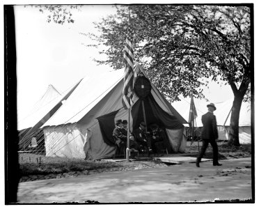 G.A.R. encampment, Oct. 1902, swopping yarns LCCN2016844463