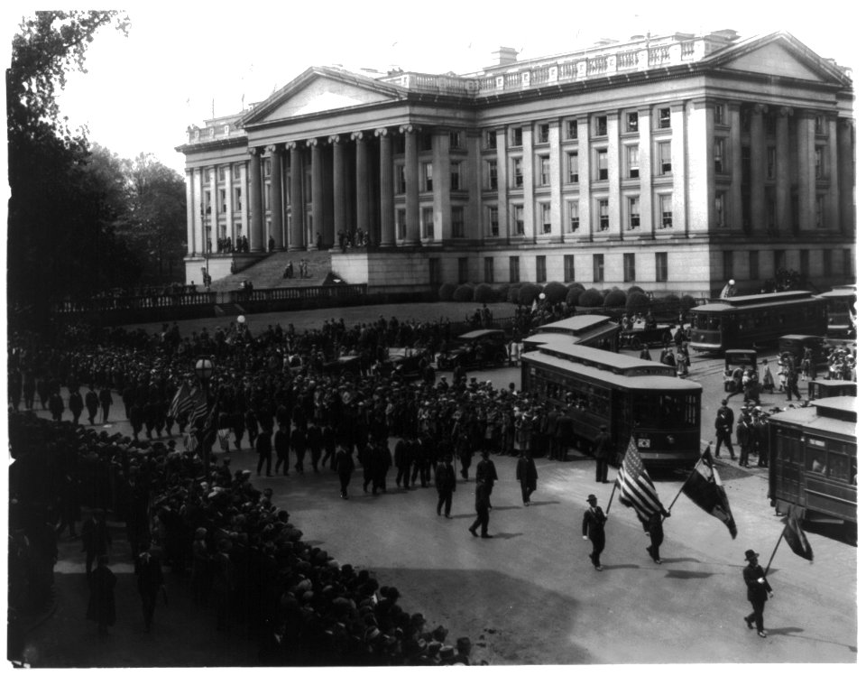 G.A.R. marching in Grant memorial parade, Washington, D.C., looking across Pennsylvania Ave to Treasury building LCCN2002695736