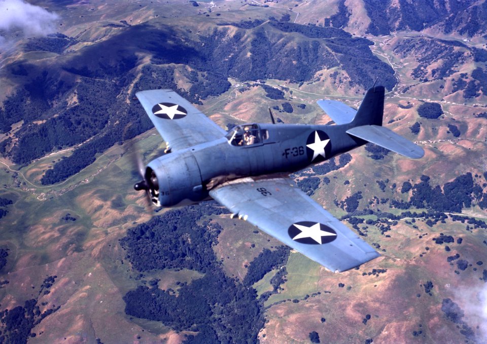 Grumman F6F-3 Hellcat of VF-1 in flight over California (USA), in 1943 (80-G-K-605)