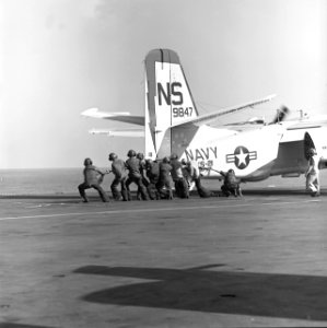 Grumman S-2E Tracker of VS-21 is pulled to a catapult aboard USS Kearsarge (CVS-33), 19 July 1969 (UA 456.01.01)