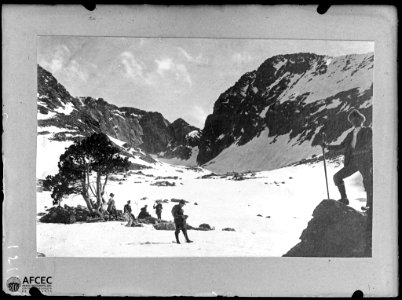Grup d'alpinistes al circ de Balaig nevat