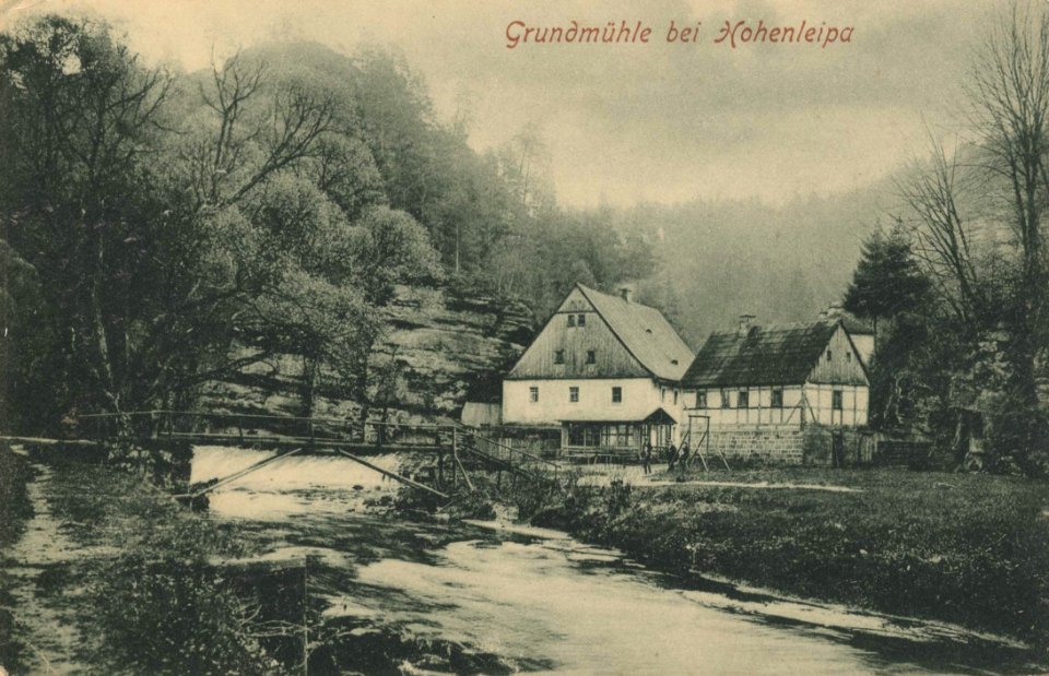 Grundmühle (b. Hohenleipa) (CZ), Tschechien - Gebäudeansicht mit Brücke (Zeno Ansichtskarten)