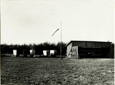 Hangars der Fliegerkompanie Nr. 7 bei Chocin, 25. Mai 1917. (BildID 15591054)