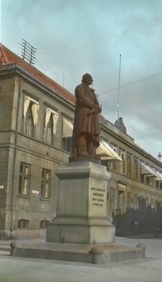 Hans Christian Andersen Statue 4815389667 o