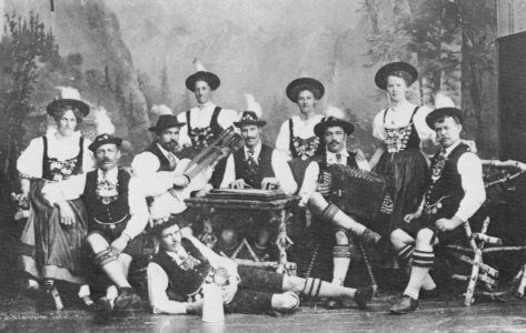 Heimhuber, Joseph - »Die lustigen Trettachtaler«, Schuhplattler-Gesellschaft aus Oberstdorf (Zeno Fotografie)