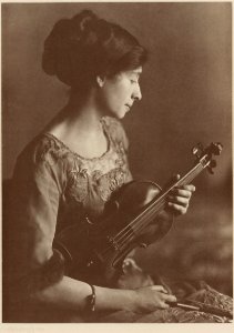 Hilsdorf, Jacob - Musikerin (Zeno Fotografie)