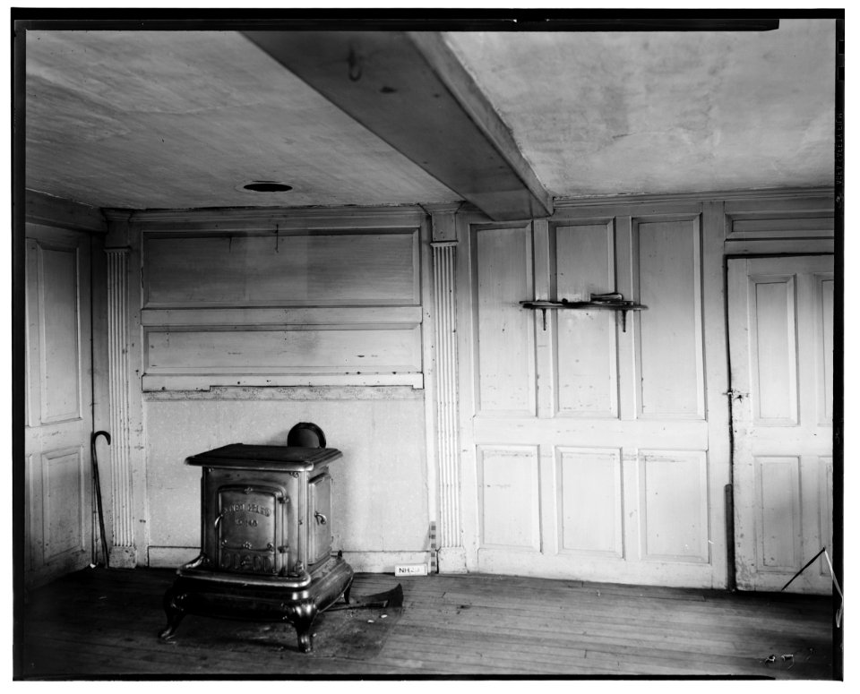 Historic American Buildings Survey L.C. Durette, Photographer November 1936 SITTING ROOM - John Cram Farmstead, Hampton Falls, Rockingham County, NH HABS NH,8-HAMTOF,1-6