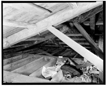 Historical American Buildings Survey L. C. Durette, Photographer April 25, 1936 ATTIC FRAMING-STRING CORNER BEAMS - Captain Barnes House, 218 Islington Street, Portsmouth, HABS NH,8-PORT,124-23