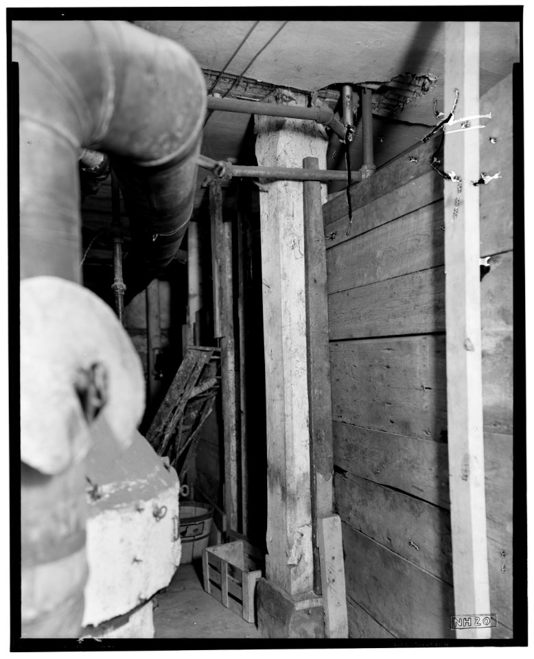 Historical American Buildings Survey L. C. Durette, Photographer April 1, 1936. CHAMFERED POST IN BASEMENT - Governor Levi Woodbury House, Woodbury Avenue and Boyd Road, HABS NH,8-PORT,123-22