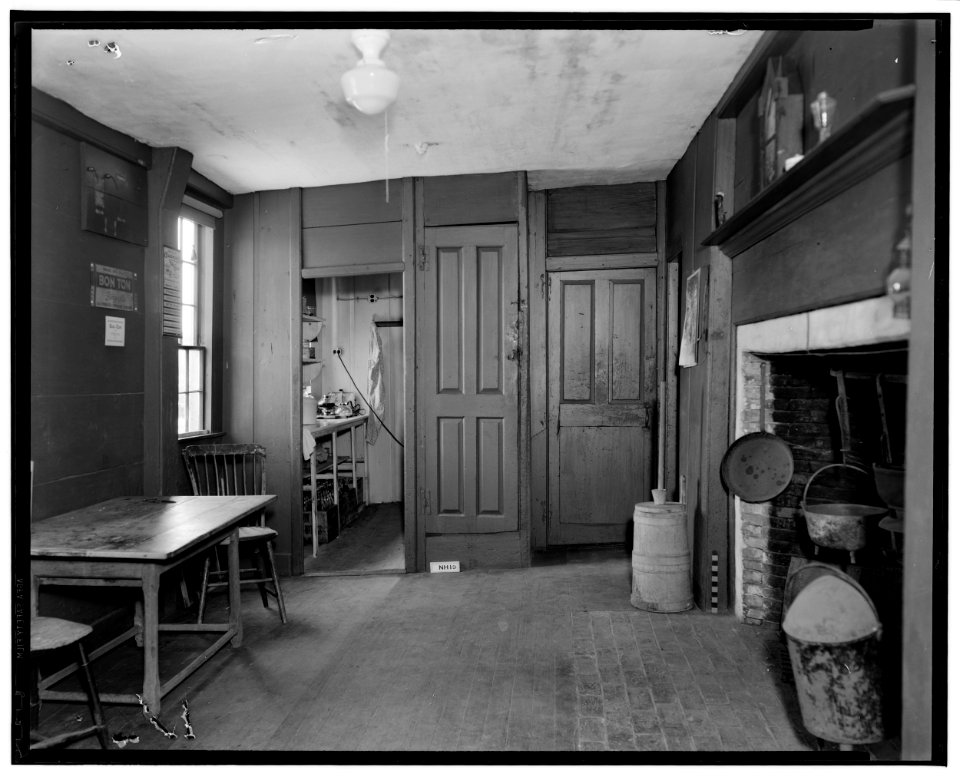 Historical American Building Survey L. C. Durette, Photographer July 28, 1936. KITCHEN TOWARD PANTRY - Parsonage, Newington, Rockingham County, NH HABS NH,8-NEWI,2-12