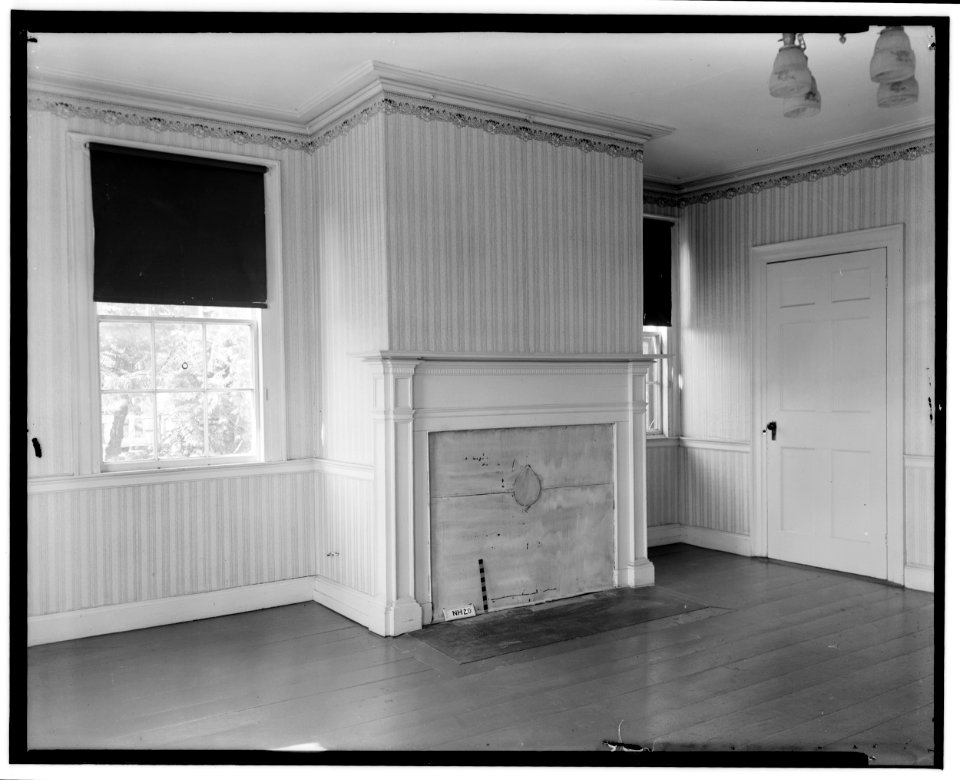Historical American Buildings Survey L. C. Durette, Photographer April 1, 1936 NORTH WEST BED ROOM 2nd FLOOR - Governor Levi Woodbury House, Woodbury Avenue and Boyd Road, HABS NH,8-PORT,123-15