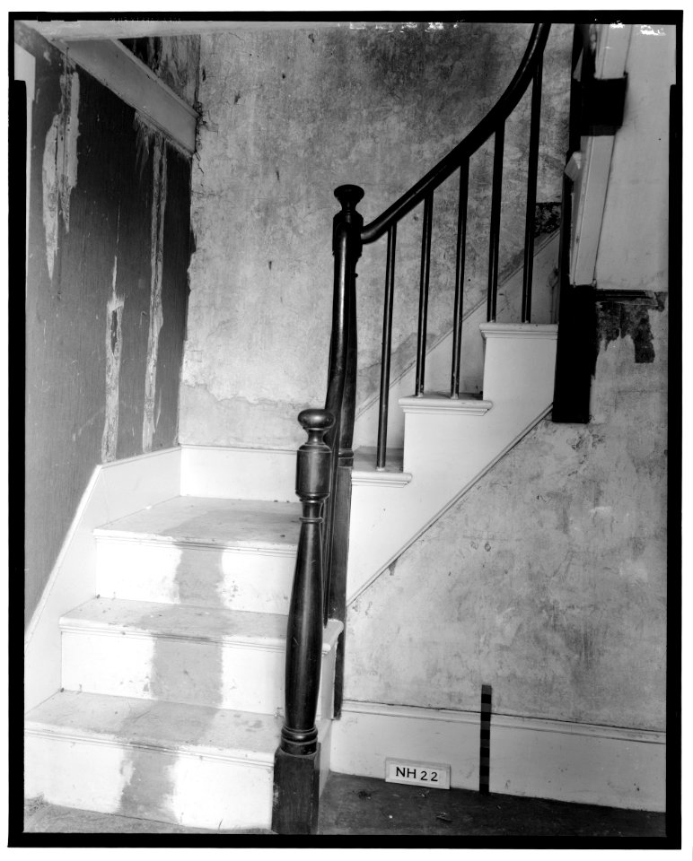 Historical American Buildings Survey L. C. Durette, Photographer July 28, 1936 STAIR HALL - Pendergast Garrison, Packer's Falls, Durham, Strafford County, NH HABS NH,9-DUR.V,1-4