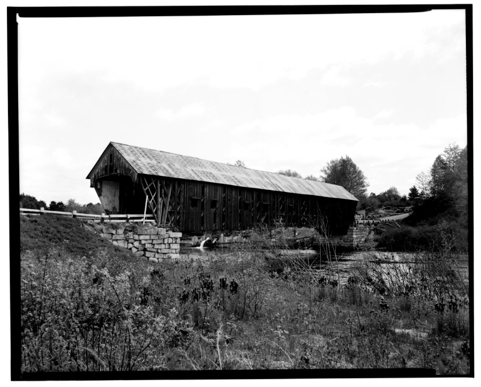 Historical American Buildings Survey L. C. Durette, Photographer May 15, 1936. VIEW LOOKING NORTH WEST - Covered Bridge, Spanning Contoocook River, Hopkinton, Merrimack County, NH HABS NH,7-HOP.V,2-1