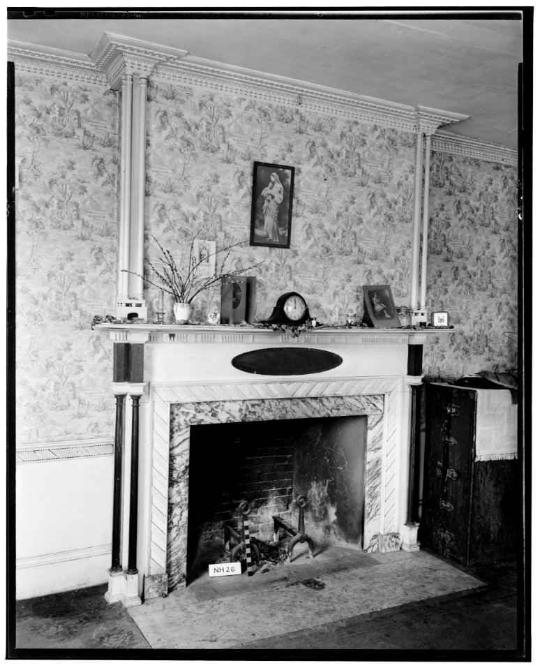 Historical American Buildings Survey L. C. Durette, Photographer April 25, 1936 SITTING ROOM FIRE PLACE - Captain Barnes House, 218 Islington Street, Portsmouth, Rockingham HABS NH,8-PORT,124-13