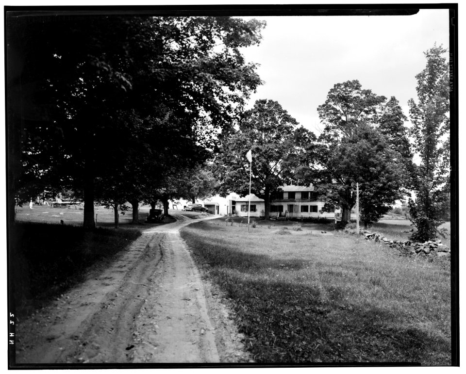 Historical American Buildings Survey L. C. Durette, Photographer July 28, 1936 SOUTH EAST VIEW OF HOUSE - Pendergast Garrison, Packer's Falls, Durham, Strafford County, NH HABS NH,9-DUR.V,1-1