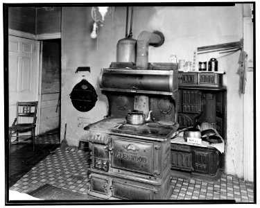 Historical American Buildings Survey L. C. Durette, Photographer May 25, 1936 KITCHEN - Captain Barnes House, 218 Islington Street, Portsmouth, Rockingham County, NH HABS NH,8-PORT,124-15