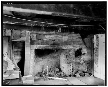 Historical American Buildings Survey L. C. Durette, Photographer July 28, 1936 FIRE PLACE STORE ROOM NO. 1 - Pendergast Garrison, Packer's Falls, Durham, Strafford County, NH HABS NH,9-DUR.V,1-8 photo