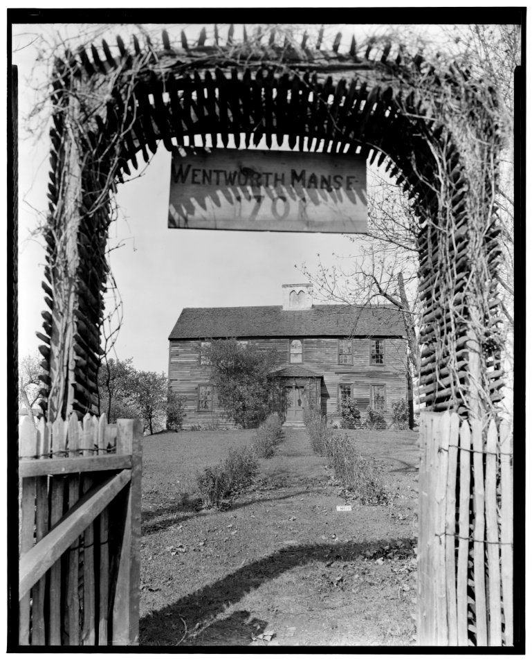 Historical American Buildings Survey L. C. Durette, Photographer Oct. 18, 1936 VIEW THROUGH THE GATE - Colonel Paul Wentworth House, Dover Street (moved to MA, Dover), Dover, HABS NH,9-SALFA,1-12