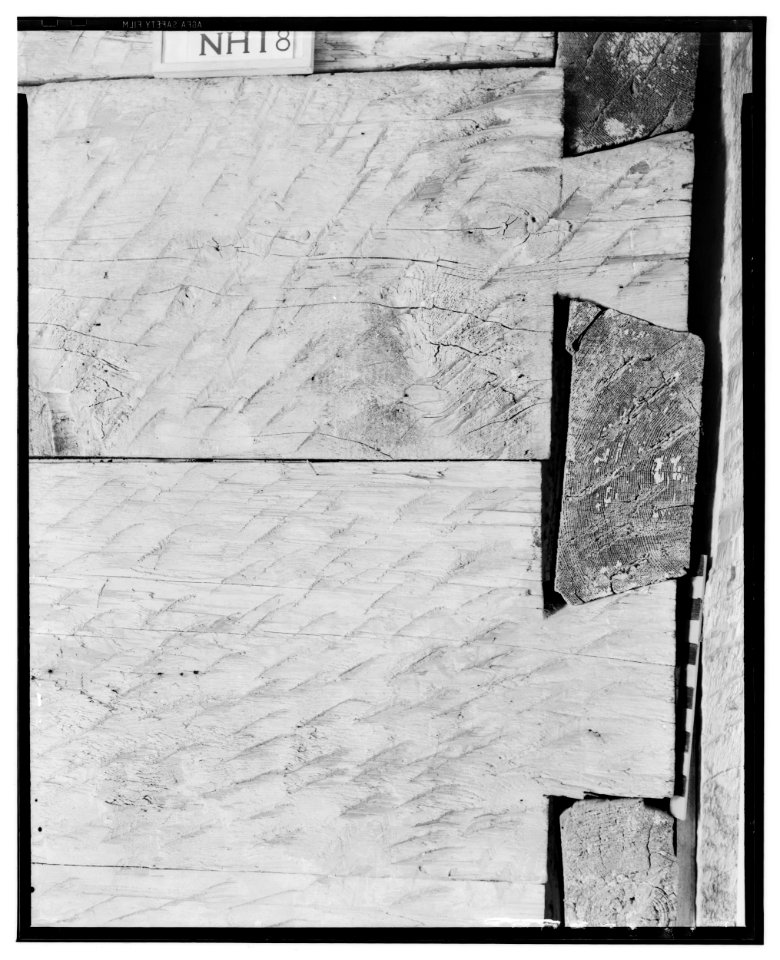 Historical American Buildings Survey L. C. Durette, Photographer July 27, 1936 DETAIL OF DOVE TAILING LOGS CHIPPED TO RECEIVE INSIDE PLASTER - Gilman Garrison, Water and Clifford HABS NH,8-EX,2-23